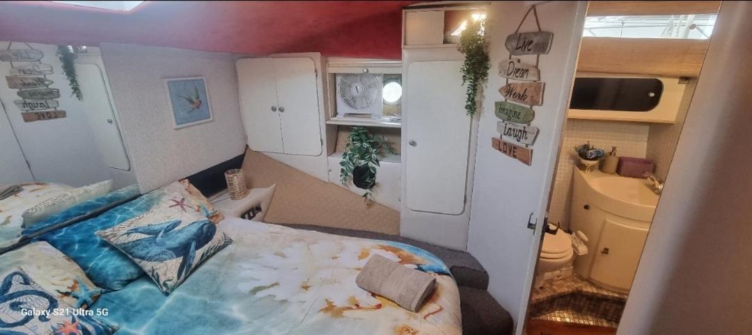 Beautiful And Comfy Boat In Barcelona With Boat Tour Option Hotel Eksteriør billede