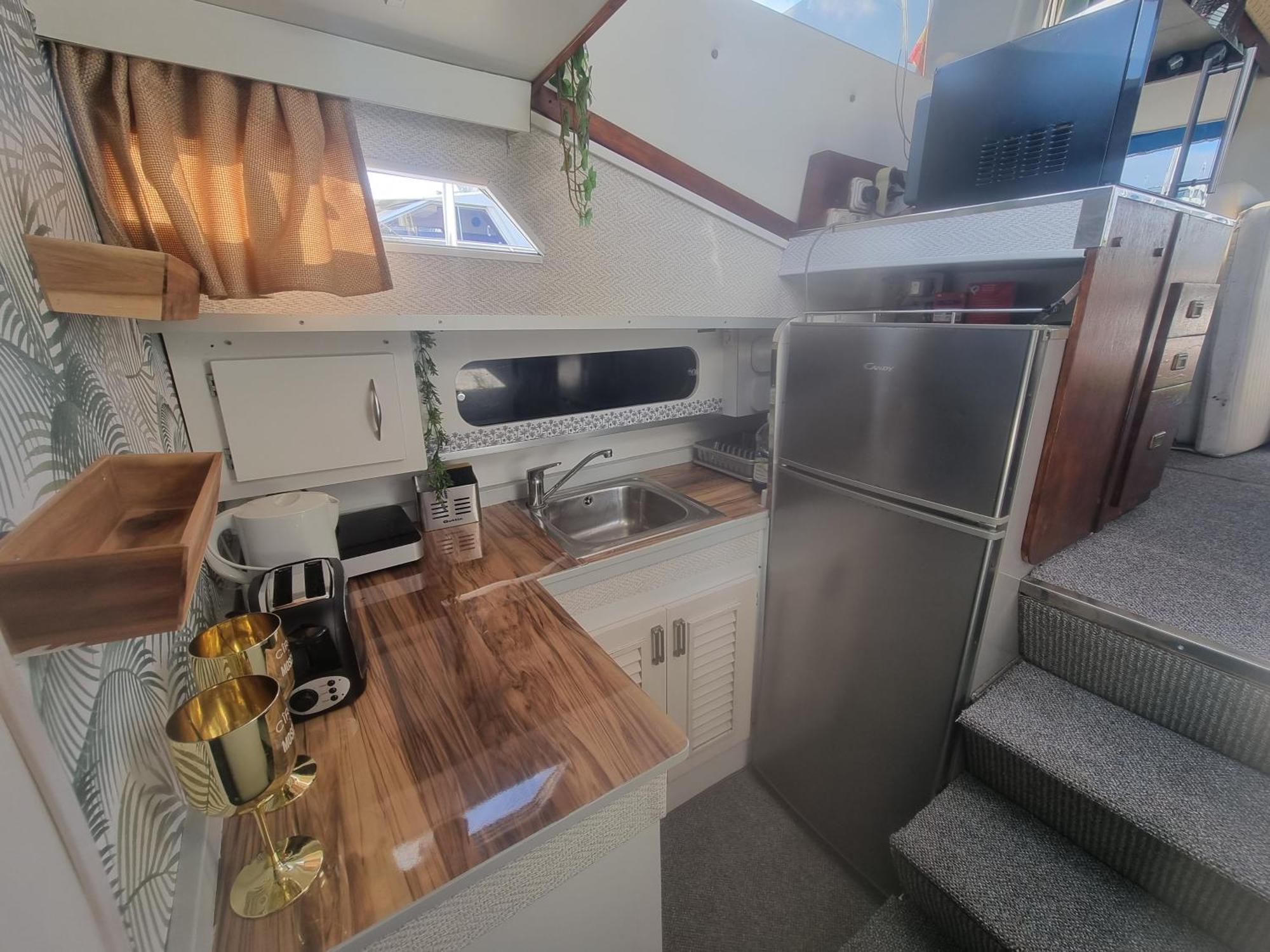 Beautiful And Comfy Boat In Barcelona With Boat Tour Option Hotel Eksteriør billede